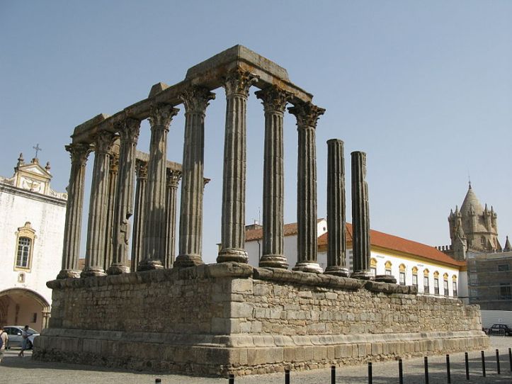Templo-romano-de-Évora